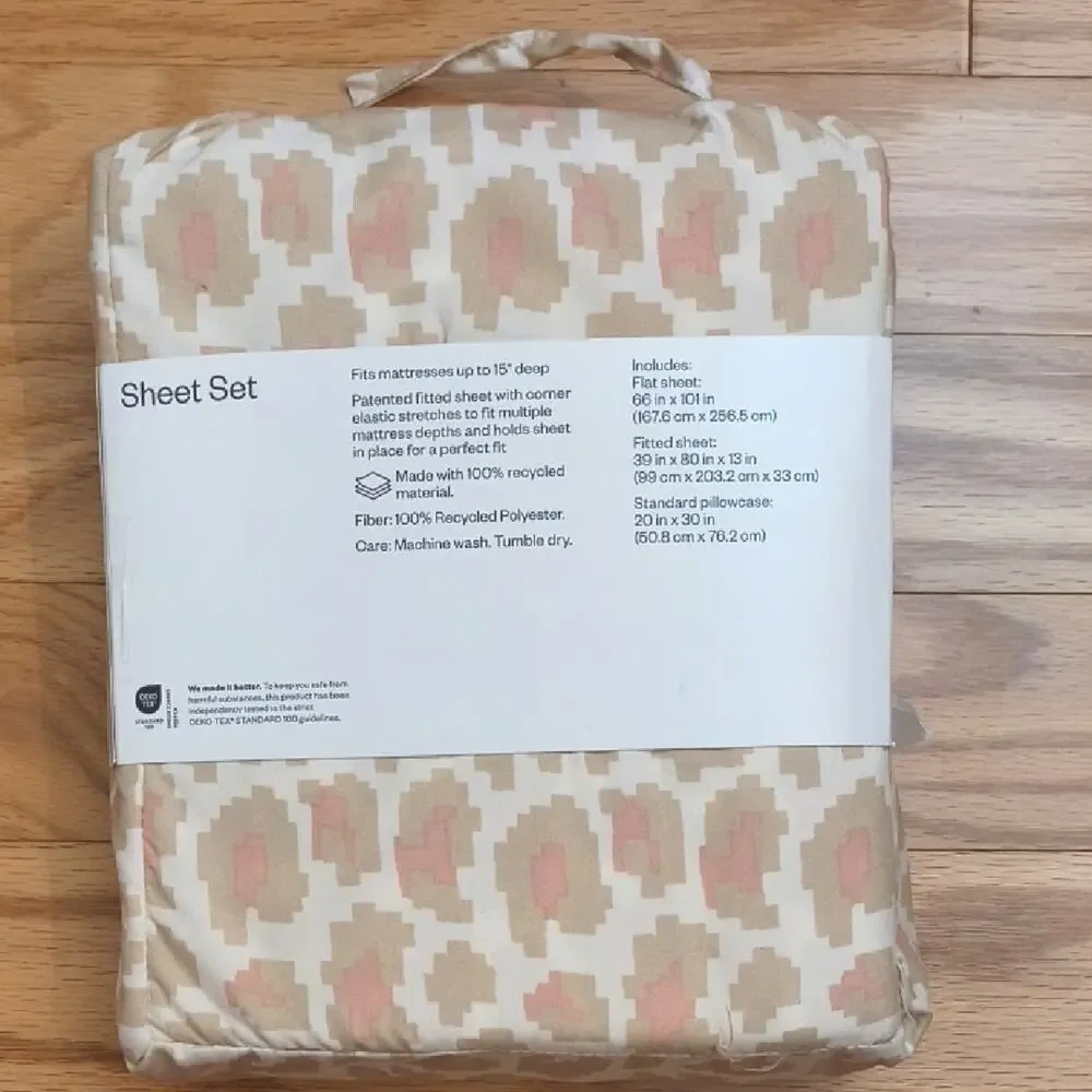 Room Essentials Microfiber Sheet Set Twin/XL Cream & Pink NWT
